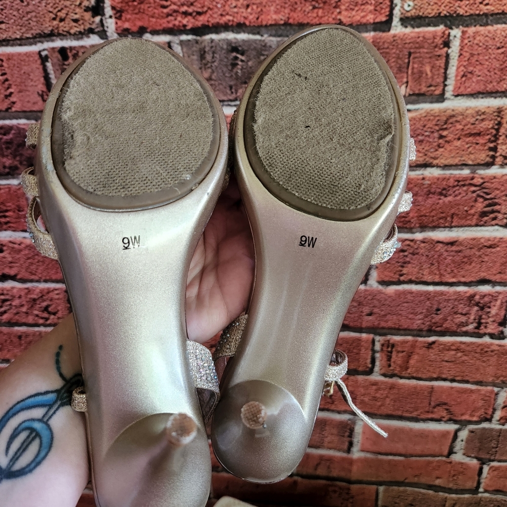 Silver Slippers - Picture 7 of 10